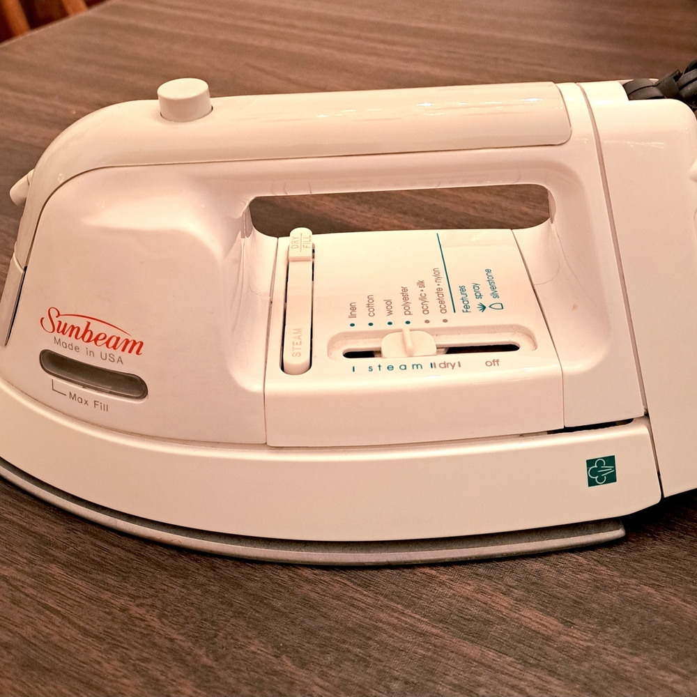 Sunbeam White Steam Iron